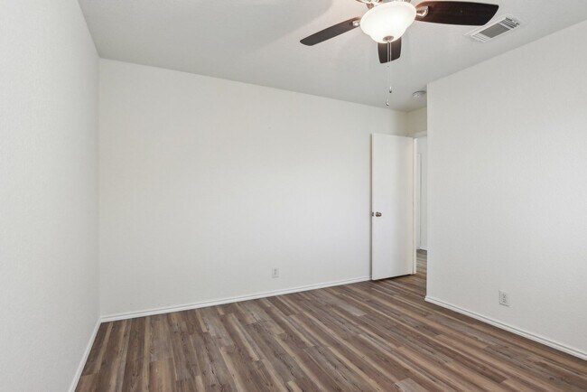 Building Photo - 16216 Ike Ln