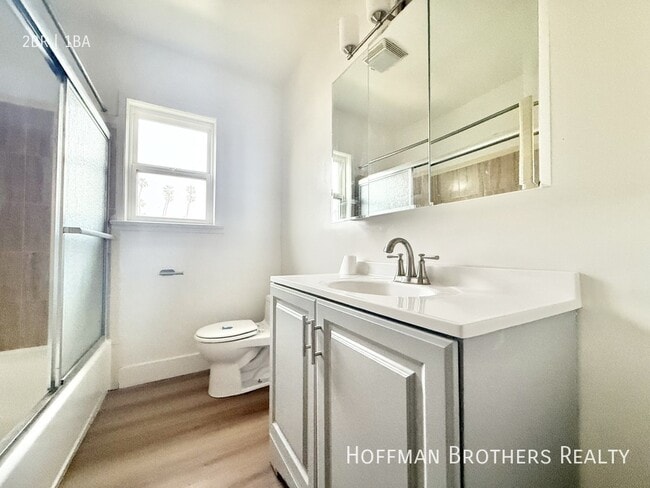 Building Photo - 1631 S Bronson Ave