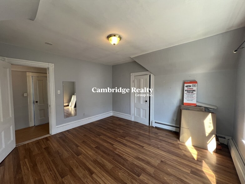 Building Photo - 45 Gardena St