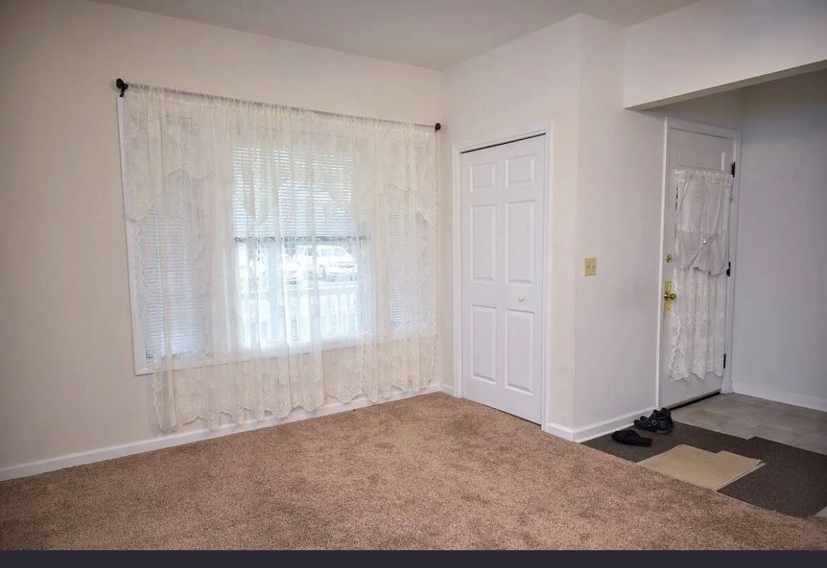 Building Photo - 40 Seneca Creek Rd