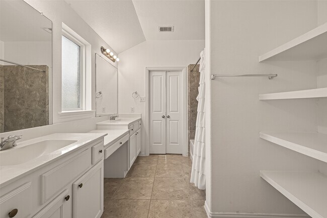 Building Photo - 16039 Cypress Farms Dr