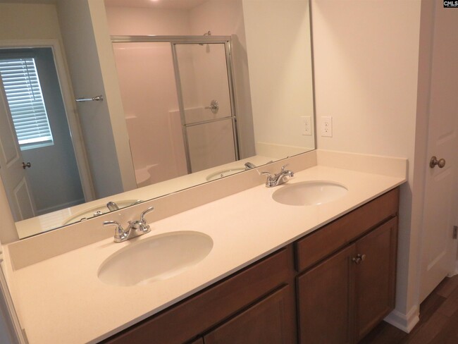 Building Photo - 425 Pepperbush Ln