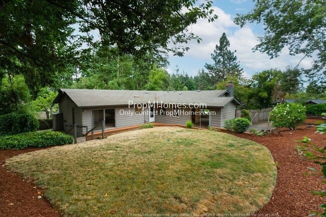 Building Photo - Spacious Elegance: A Four-Bedroom Retreat in the Heart of Palisades!