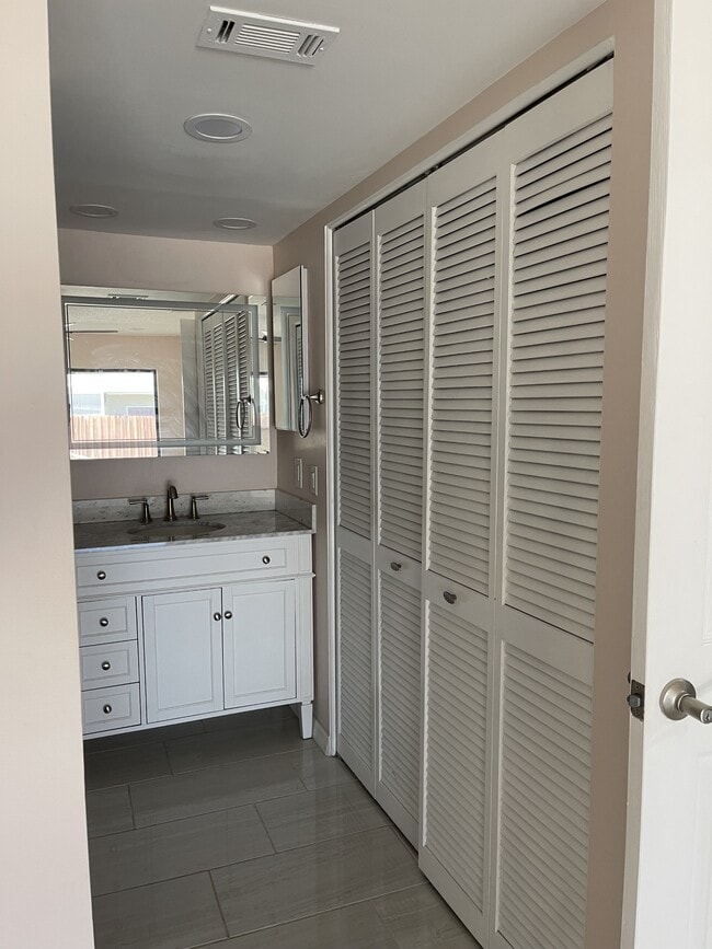 Building Photo - 6455 Jarvis Rd