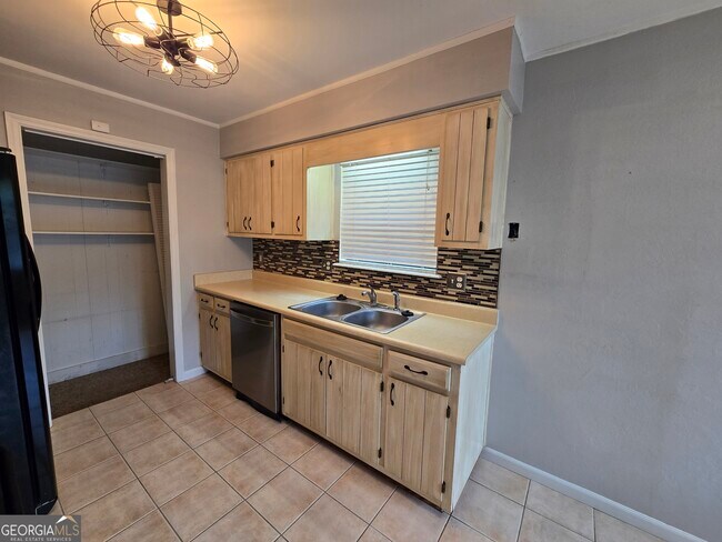 Building Photo - 127 Summerfield Dr