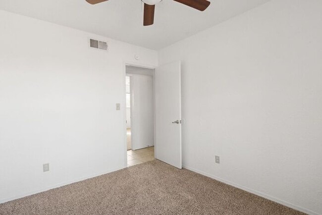 Building Photo - Beautiful brick home in the Vista Del Sol ...