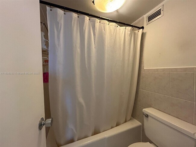 Building Photo - 2899 Collins Ave