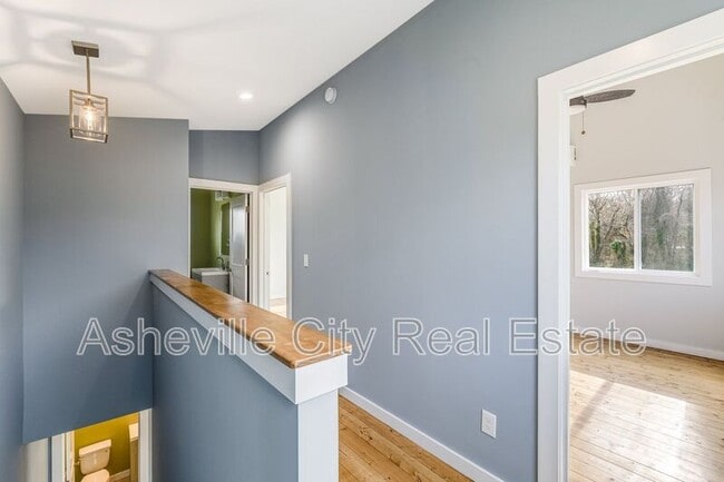 Building Photo - 12 New St