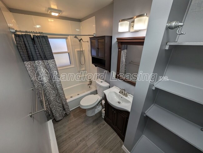 Building Photo - Well-Maintained 3 Bedroom Ranch with Fenced Yard and 2.5 Car Garage