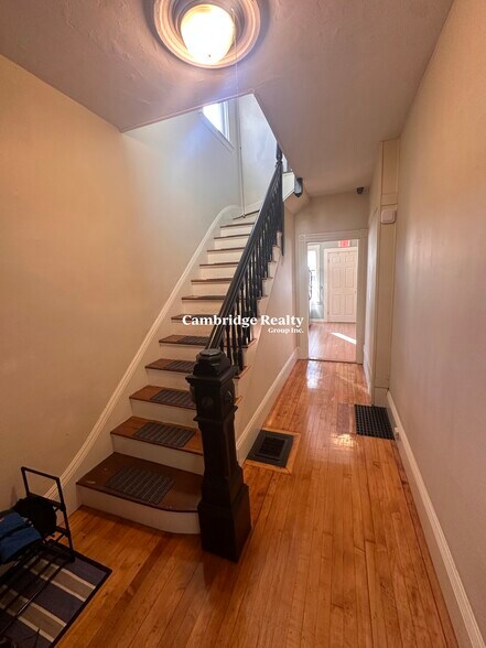 Building Photo - 374 Highland Ave