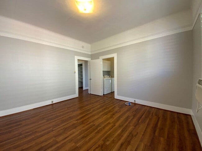 Building Photo - CHARMING SINGLE LEVEL KAIMUKI HOME