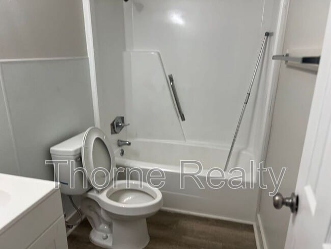 Building Photo - 118 Nandina Ct