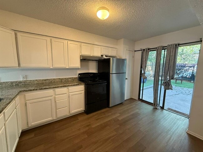 Building Photo - 2700 Mulford Cove