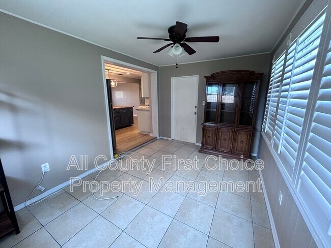 Building Photo - 6801 29th Terrace N