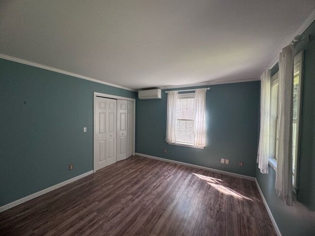 Building Photo - Beautiful 3 Bedroom Brunswick House