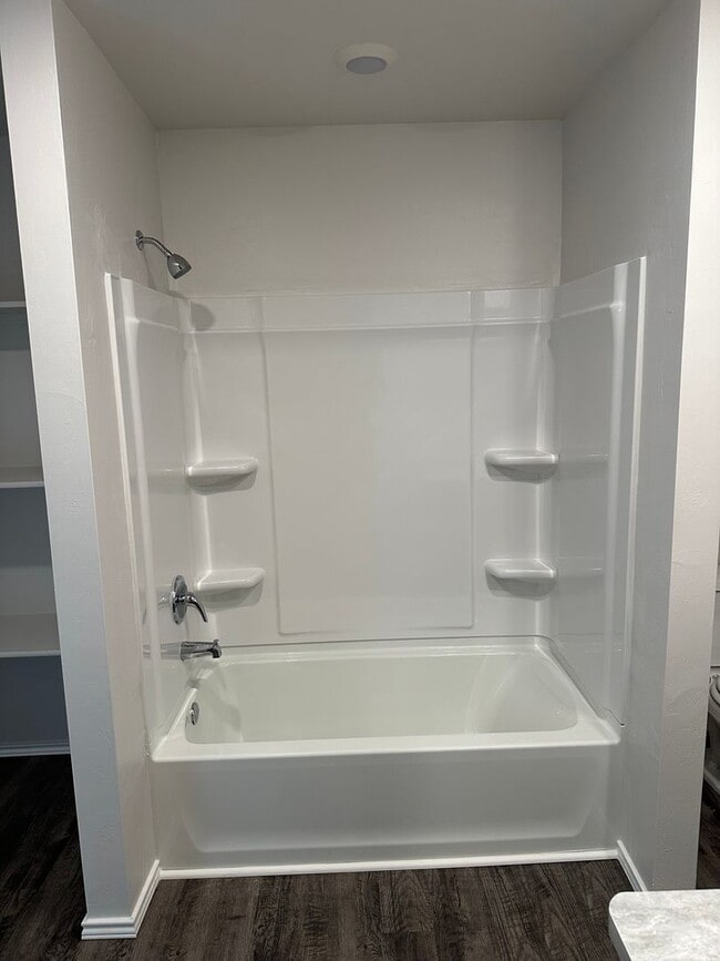 Building Photo - Now Pre-Leasing ? Stylish 3-Bedroom | 2-Bathroom Home in Shadow Valley