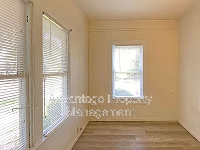 Building Photo - 240 NW 9th St