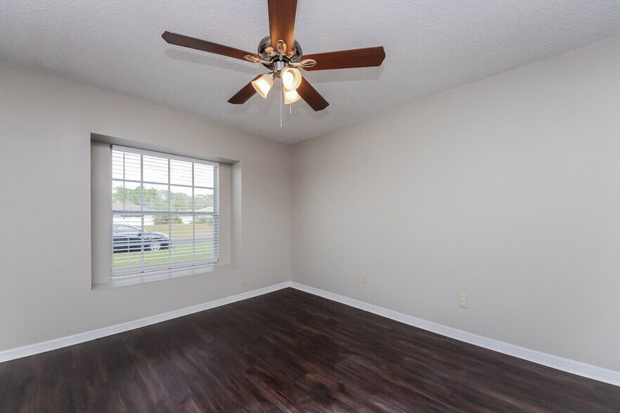 Building Photo - 212 Great Yarmouth Ct