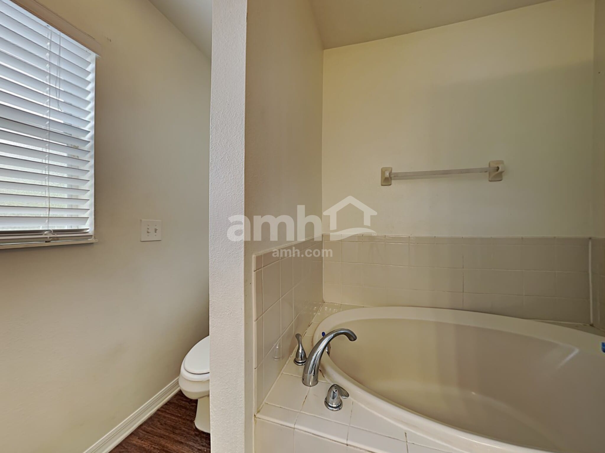 Building Photo - 8523 Deer Chase Dr