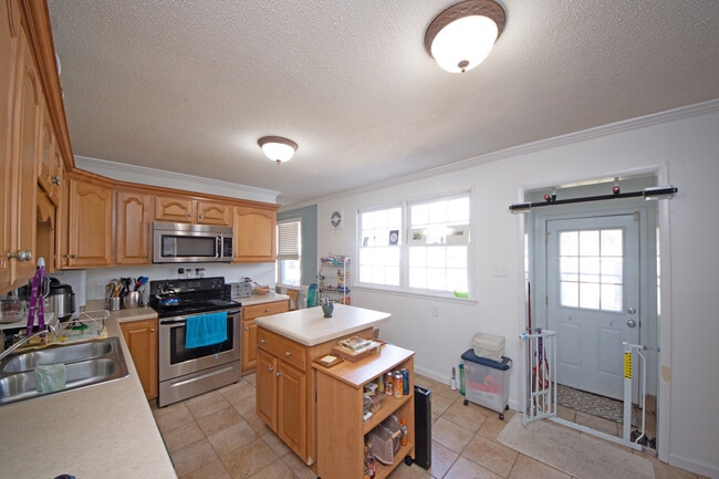 Building Photo - 314 Woodhaven Dr