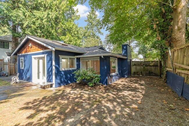 Building Photo - 3 bedroom 1.75 bath House