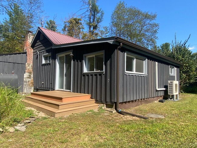 Building Photo - Blissful Bungalow