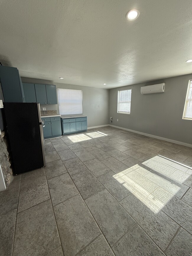 Building Photo - 4410 Trowbridge Dr