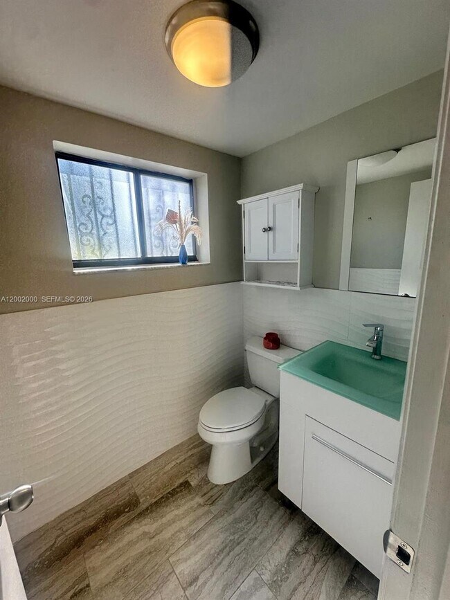 Building Photo - 1251 SW 124th Ct