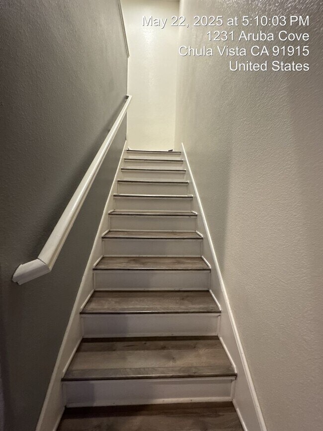 Building Photo - FOR RENT – Modern Townhome in Eastlake