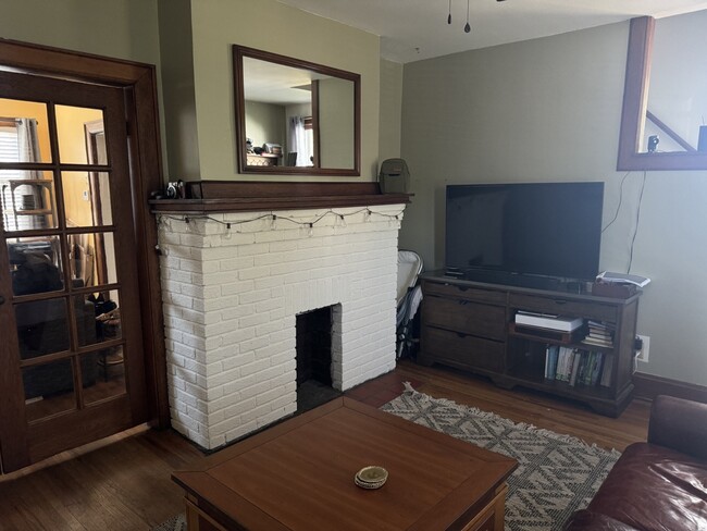 Building Photo - 265 E Markison Ave