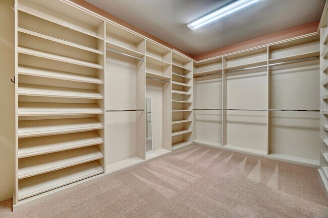 Building Photo - 1700 Jermyn Ln