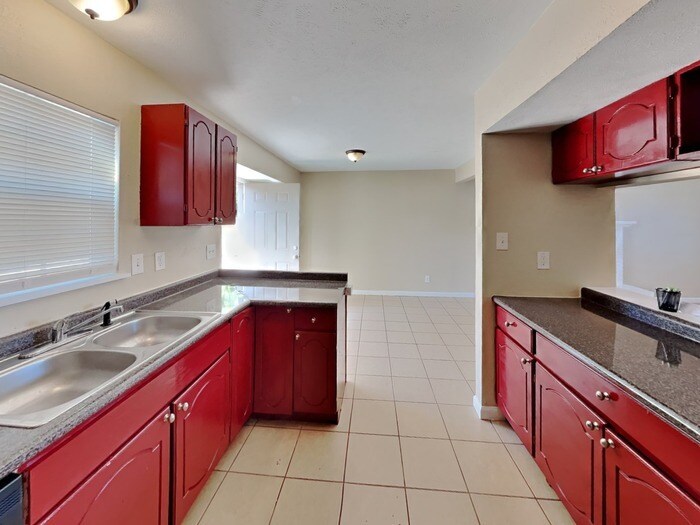Building Photo - 1386 Southridge Dr