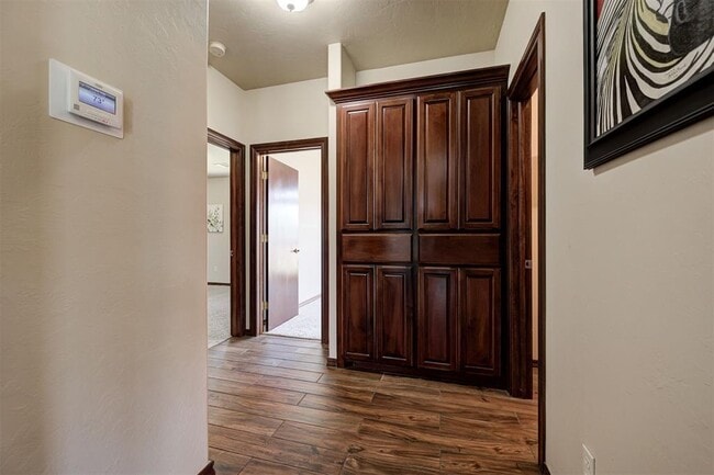 Building Photo - 1920 Fairway Dr