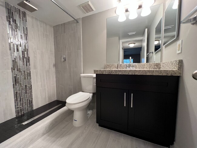 Building Photo - 2890 N Oakland Forest Dr