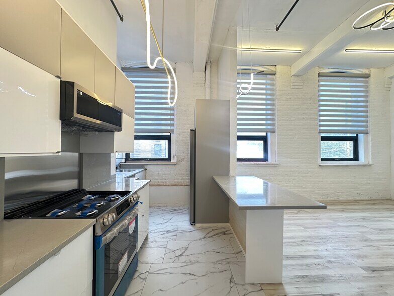 Building Photo - 109 Summer St