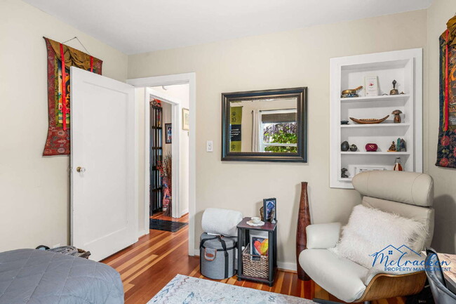 Building Photo - Serene, Artistic Retreat in the Heart of A...