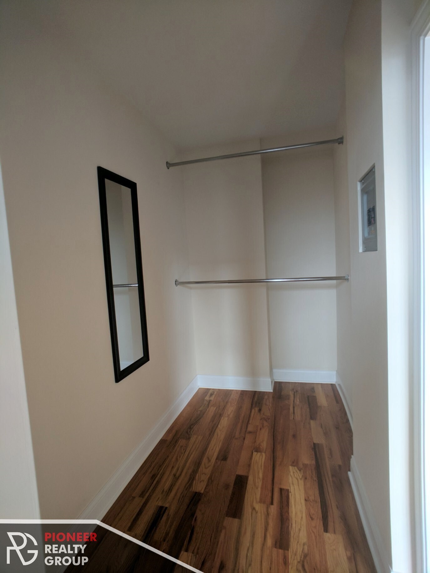 Building Photo - 812 W Diversey Pky