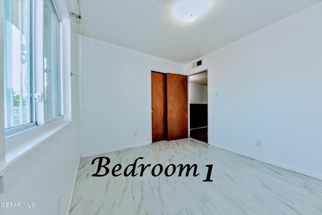 Building Photo - 4909 Winthrop Dr