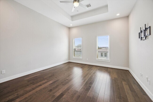 Building Photo - 1609 W 15th St