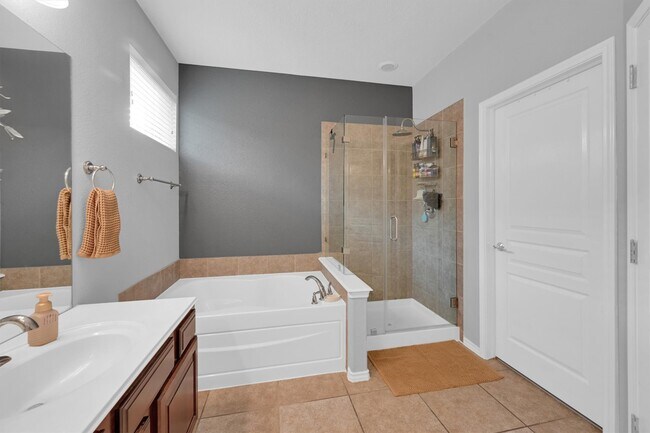 Building Photo - 8227 Clover Leaf Dr