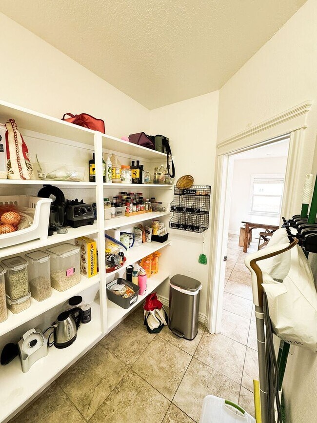 Building Photo - Beautiful Custom Home For Rent In Rexburg!