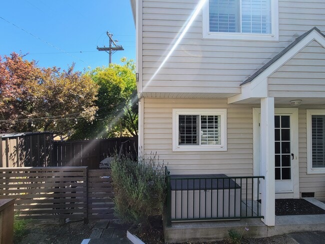 Building Photo - 120 Golden Ridge Ave