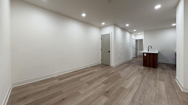 Building Photo - 6049 Elmwood Ave