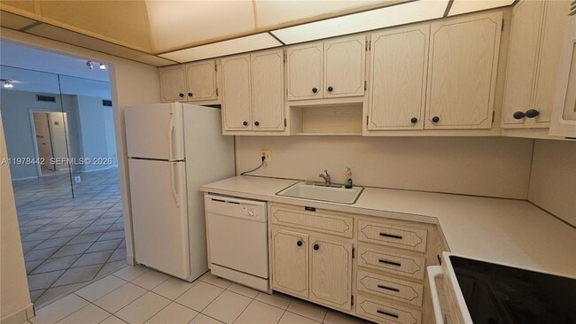 Building Photo - 1980 S Ocean Dr