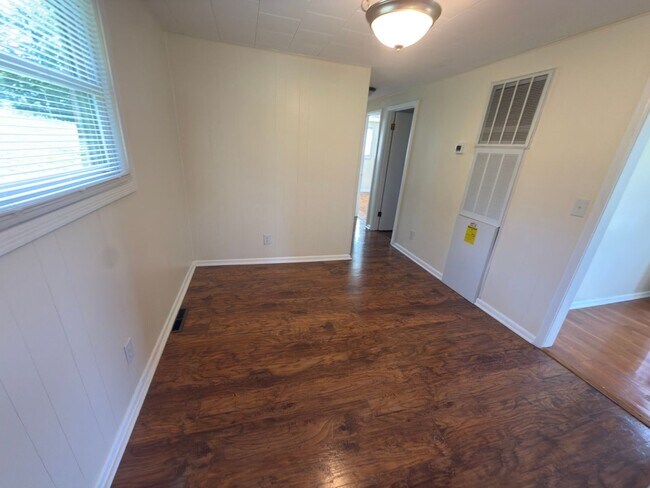 Building Photo - Christiansburg, 3 BR / 1 BA, Available for rent