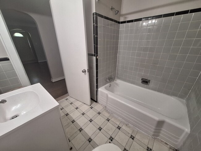 Building Photo - Come see your next home!!  3 bed, 2 bath i...