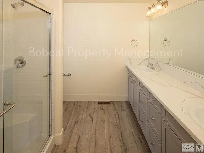 Building Photo - Newer Home in Dayton - Ready for Move-In 5/1/26!