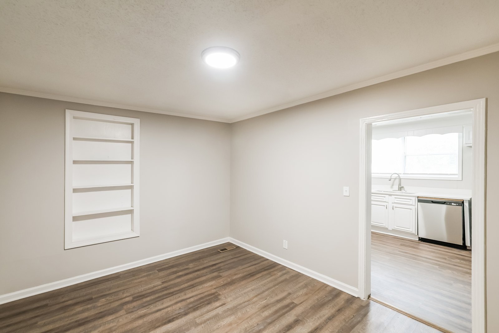 Building Photo - 2510 4th St E