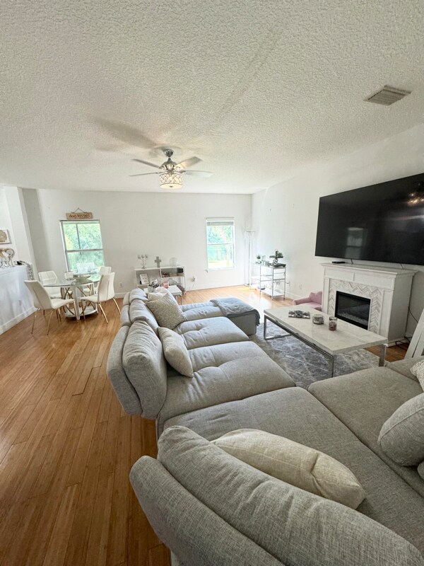 Building Photo - 955 Churchhill Ln
