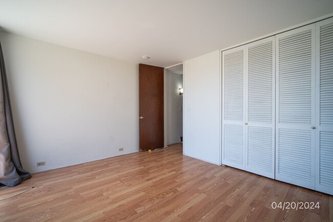 Building Photo - Clean 1BR/1BA/1PKG in Ala Wai Plaza Skyrise.